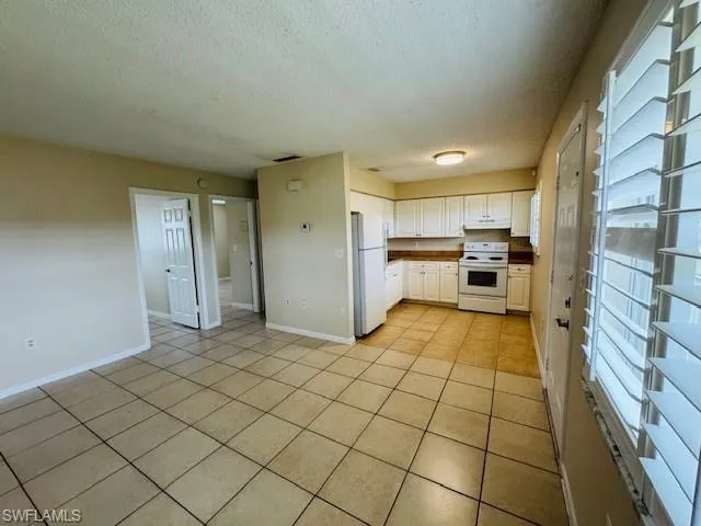 3325 Airport Rd N T7, Naples, Florida 34105
