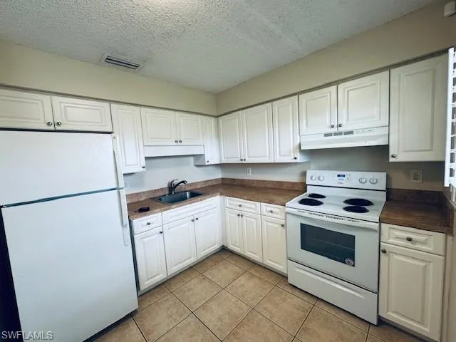 3325 Airport Rd N T7, Naples, Florida 34105