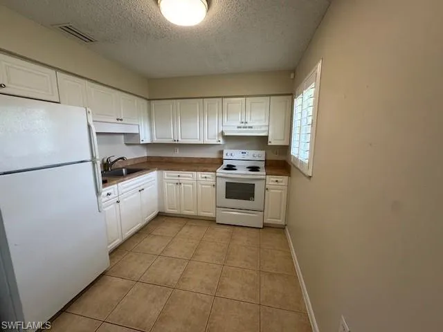 3325 Airport Rd N T7, Naples, Florida 34105