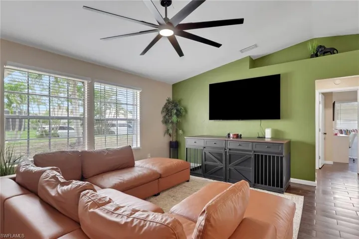 621 Sw 29th Ter, Cape Coral, Florida 33914