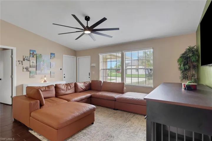 621 Sw 29th Ter, Cape Coral, Florida 33914