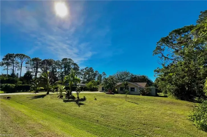 View of front of home and yard