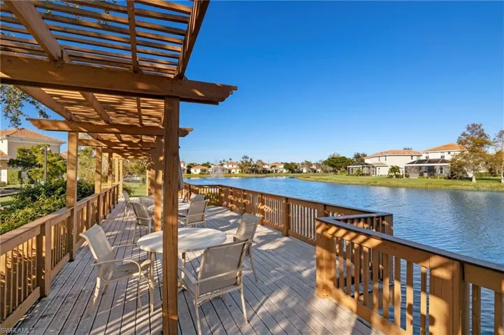 Outdoor dining by the clubhouse