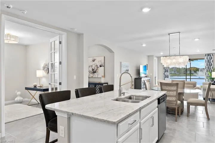 14558  Edgewater  CIR, Naples, FL 34114