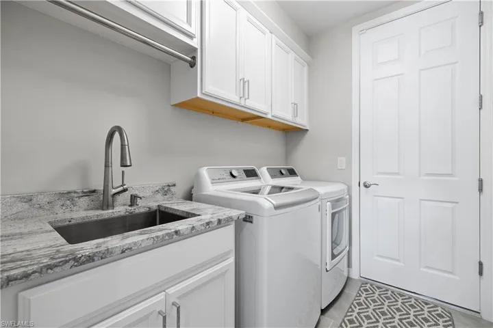 14558  Edgewater  CIR, Naples, FL 34114