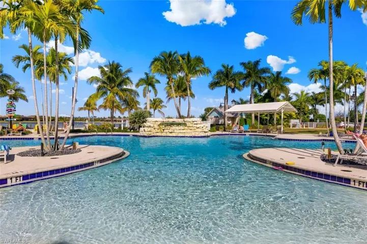 14558  Edgewater  CIR, Naples, FL 34114