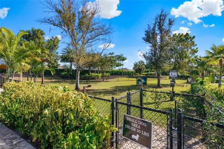 14558  Edgewater  CIR, Naples, FL 34114