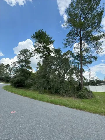 View of corner lot