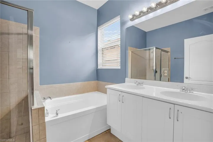 Soaking Tub & Dual Sinks