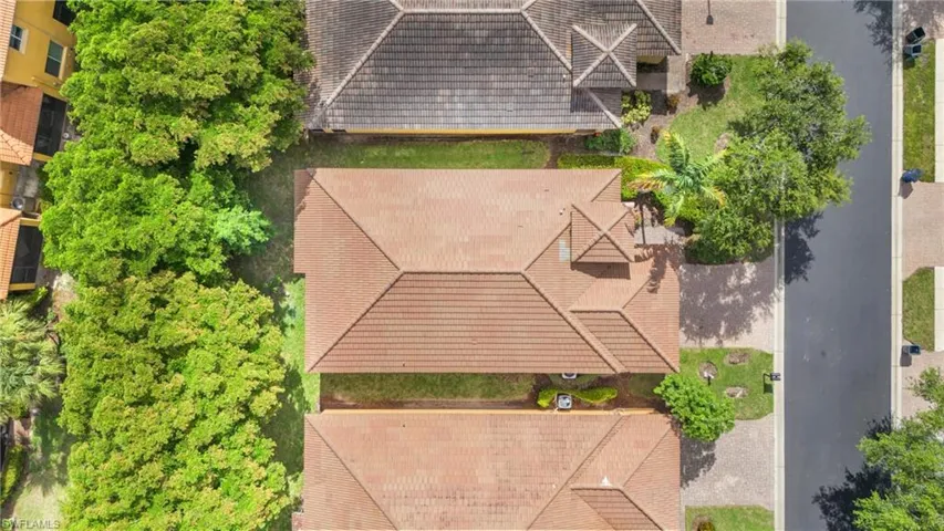 Birds eye view of property