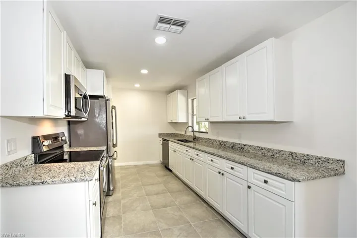 17098  Wayzata  CT, North Fort Myers, FL 33917