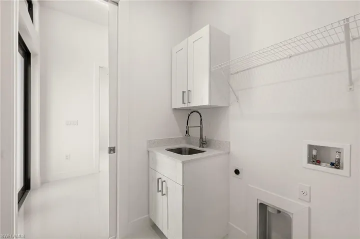 Laundry area with cabinet space, electric dryer hookup, and hookup for a washing machine