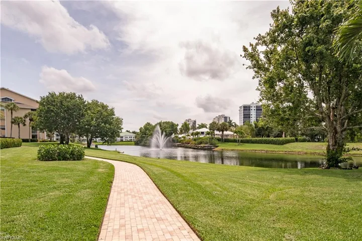 360  Horse Creek  DR, Naples, FL 34110