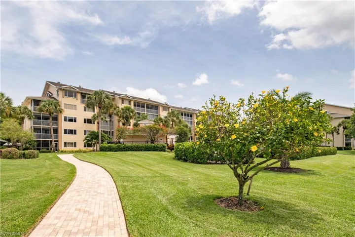 360  Horse Creek  DR, Naples, FL 34110