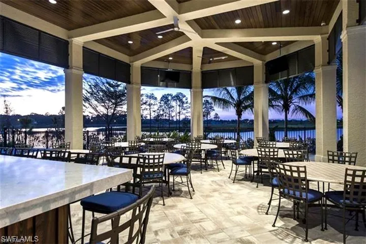 Club bar/restaurant