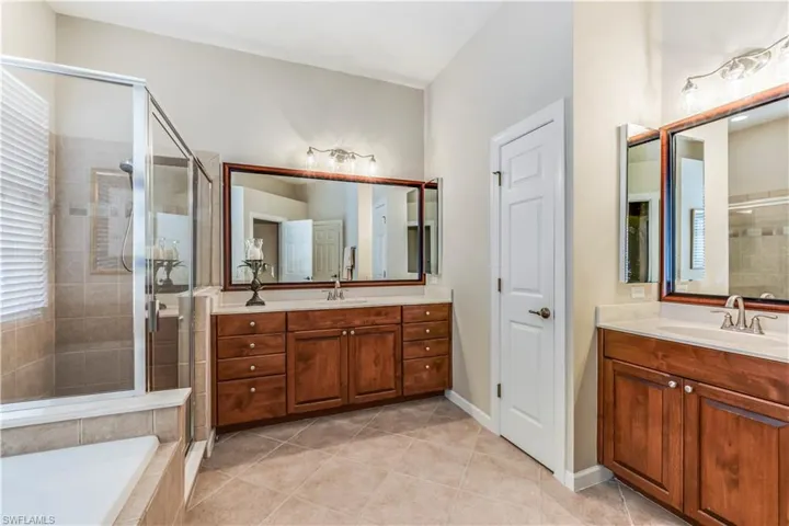 Main bedroom bathroom.