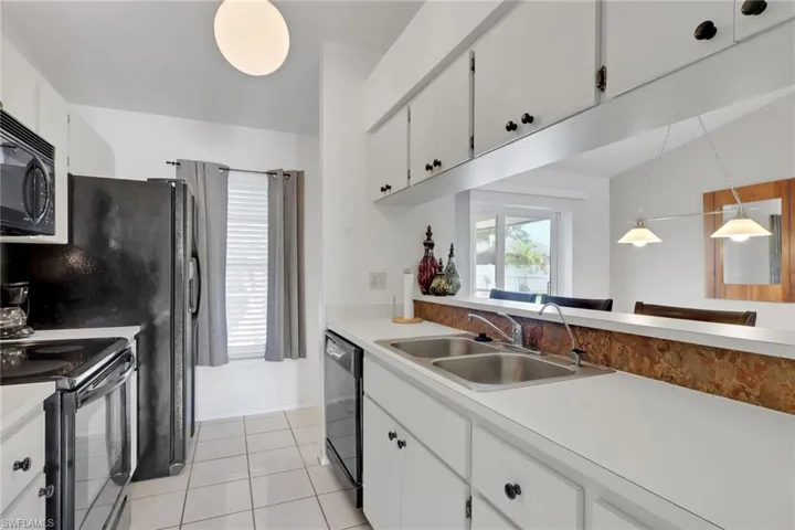 1628 SW 12th  LN, Cape Coral, FL 33991