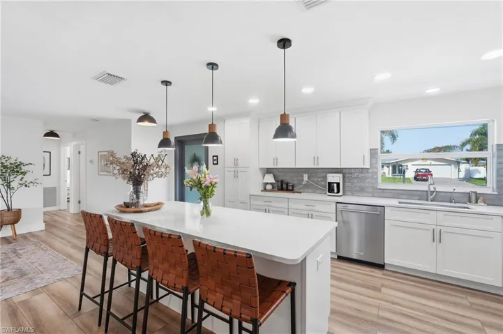 2835 Se 18th Ave, Cape Coral, Florida 33904