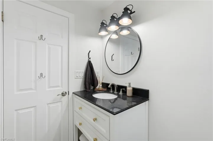 2835 Se 18th Ave, Cape Coral, Florida 33904