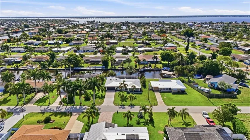 2835 Se 18th Ave, Cape Coral, Florida 33904