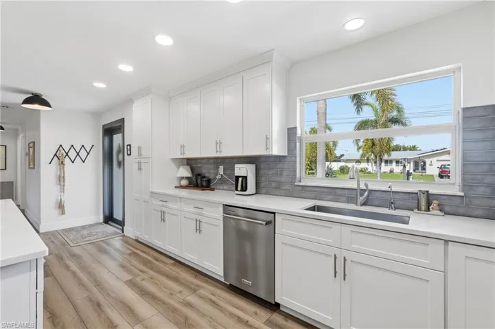 2835 Se 18th Ave, Cape Coral, Florida 33904