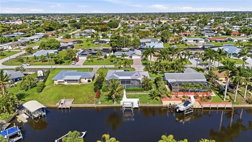 2835 Se 18th Ave, Cape Coral, Florida 33904