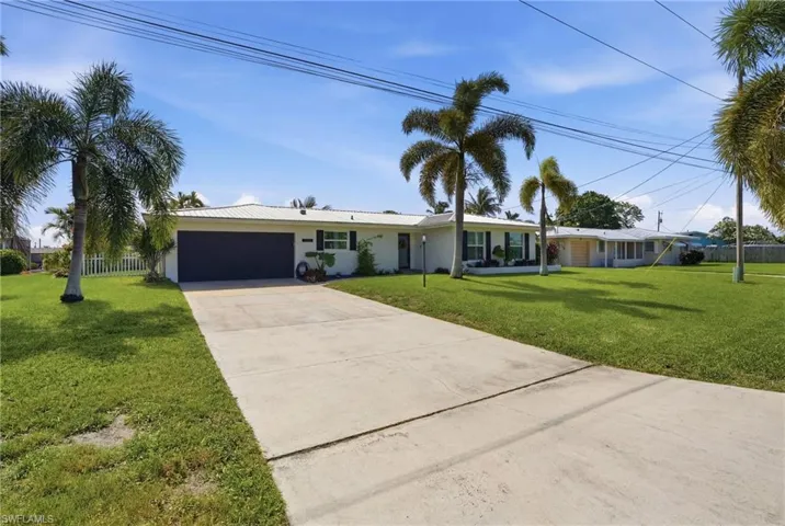 2835 Se 18th Ave, Cape Coral, Florida 33904