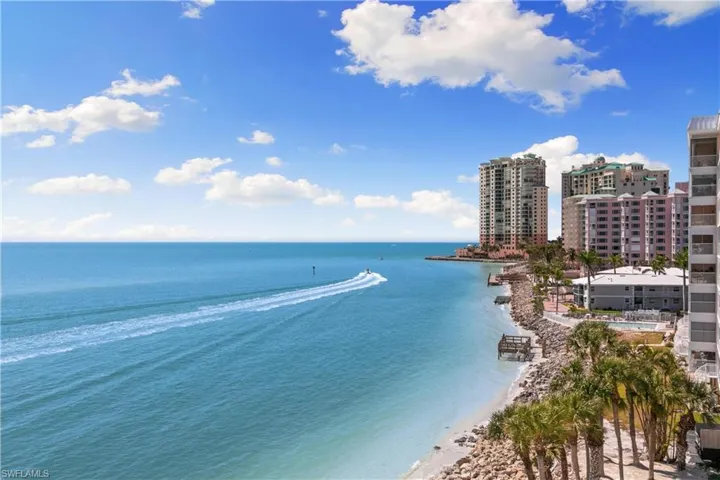 Absolutely Breathtaking, watch boats go by and dolphins play