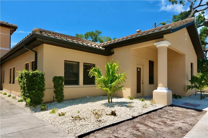 389  Commercial  CT, Venice, FL 34292