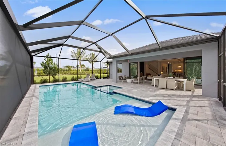 Spacious outdoor area - screened-in pool & spa