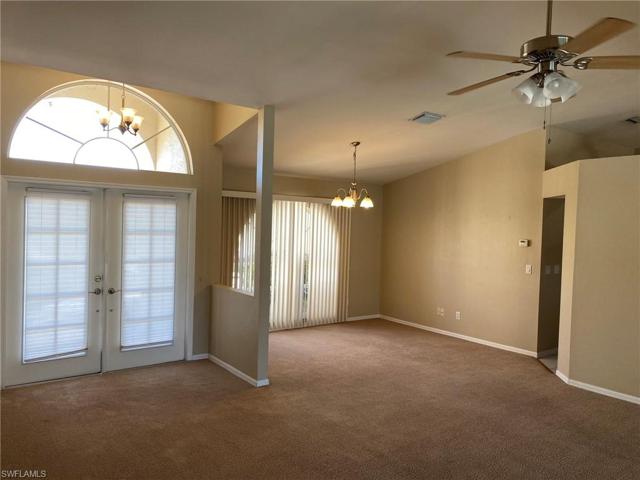 Palladian Arch windows enhance the bright entry and Dining area