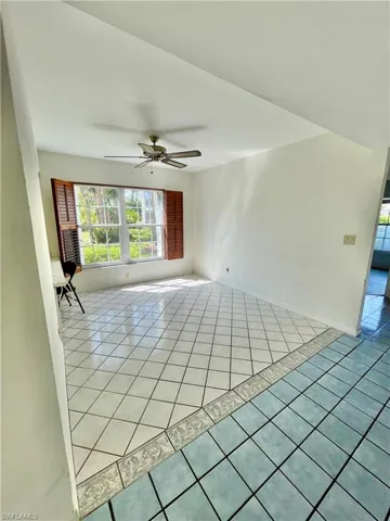 Tiled empty room with ceiling fan