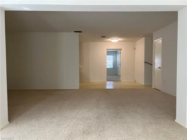 Empty room with light carpet