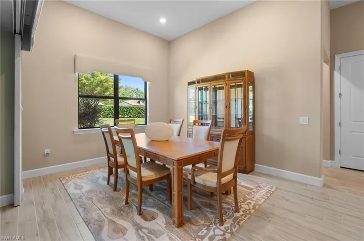 Dining Area between lanai and Kitchen