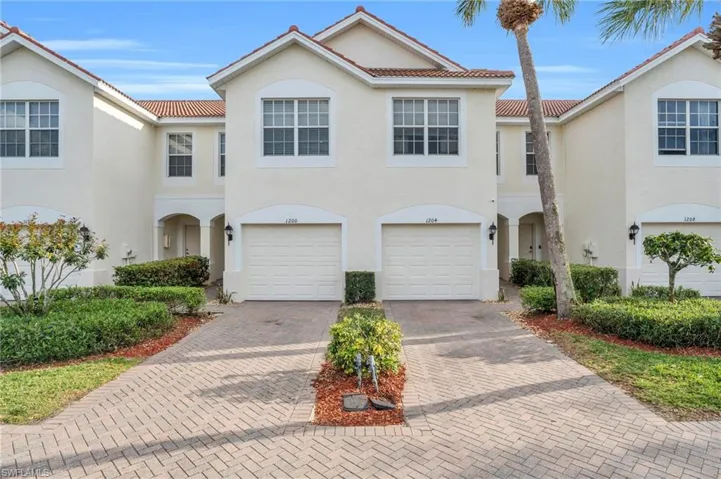 1204  Oxford  LN, Naples, FL 34105