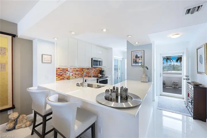 Entry / Breakfast Bar