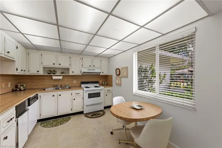 50 Glades Blvd 2, Naples, Florida 34112