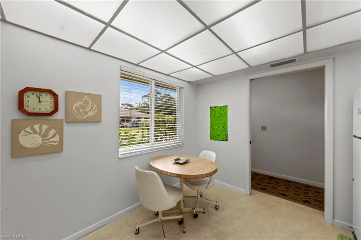 Kitchen dining area