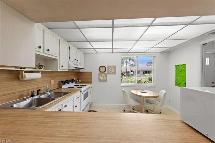 50 Glades Blvd 2, Naples, Florida 34112