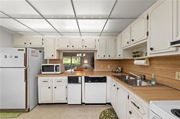 50 Glades Blvd 2, Naples, Florida 34112