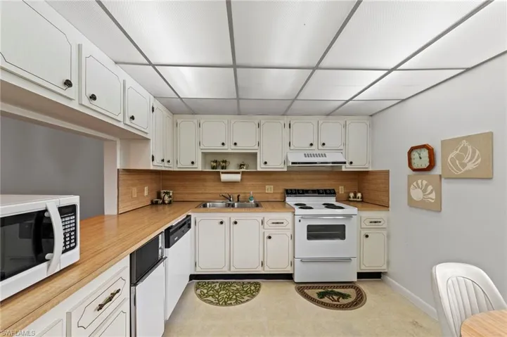 50 Glades Blvd 2, Naples, Florida 34112