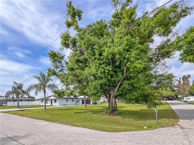 1325  Forsyth  CT, North Fort Myers, FL 33903