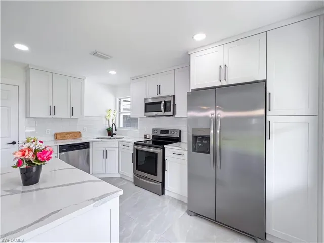 1325  Forsyth  CT, North Fort Myers, FL 33903