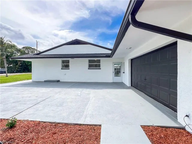1325  Forsyth  CT, North Fort Myers, FL 33903