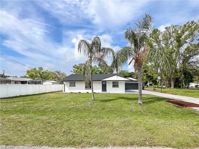 1325  Forsyth  CT, North Fort Myers, FL 33903