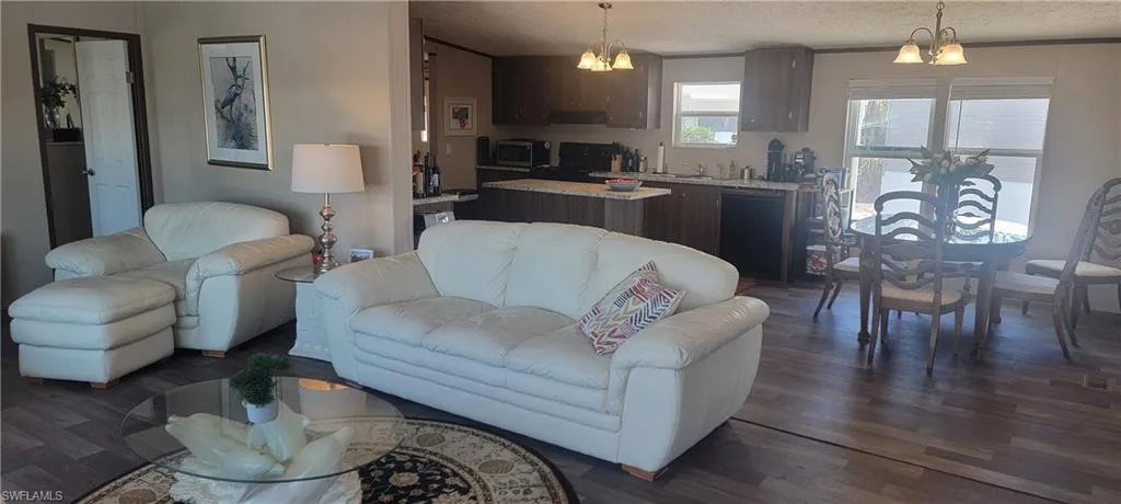 Flowing Floor Plan