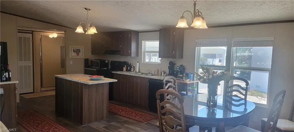 Kitchen Dining Area