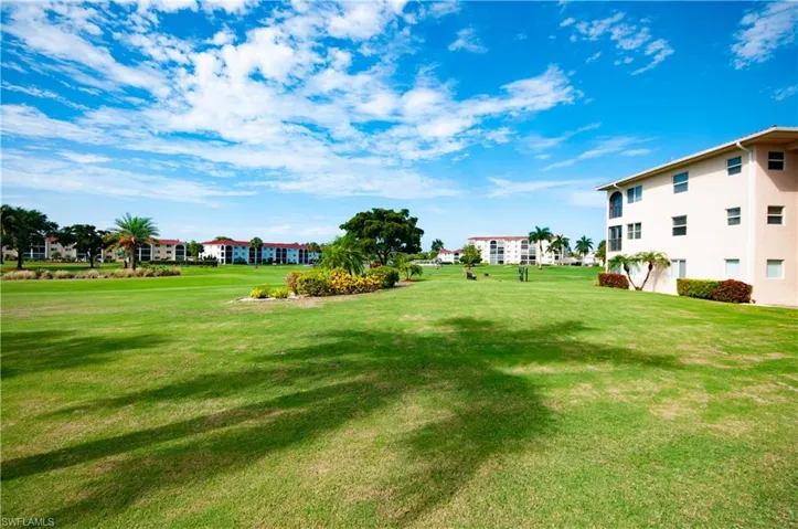 13 High Point Cir N 209, Naples, Florida 34103