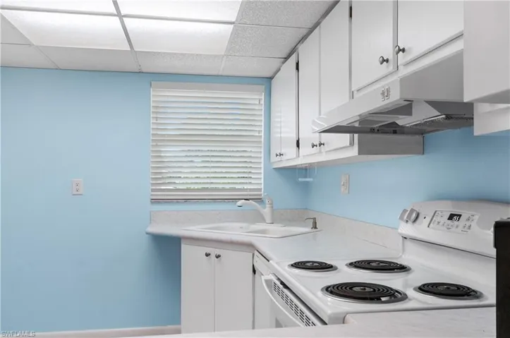 13 High Point Cir N 209, Naples, Florida 34103