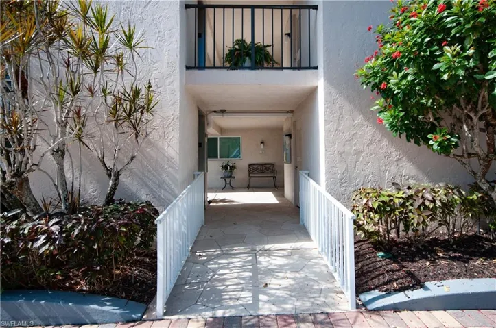 13 High Point Cir N 209, Naples, Florida 34103